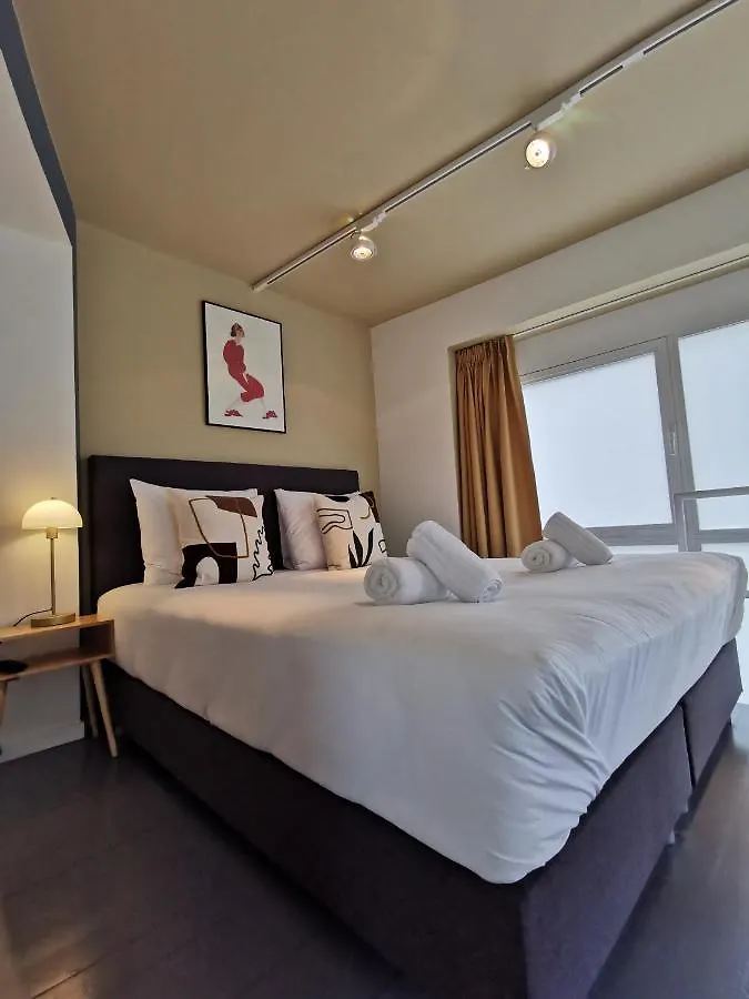 Shway - The Red With Pearls Apartment Antwerp Belgium